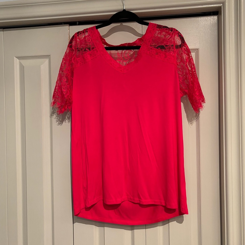 Lace detail tee